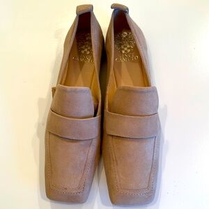 New Vince Camuto Suede Tan Flats Classic Loafers. Size 8.5.